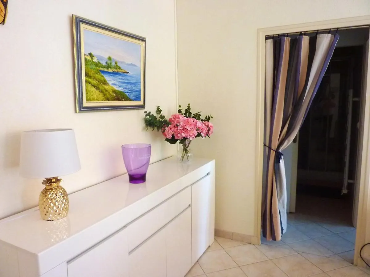 Appartement Moderne A Frejus 39 M² Vue Sur Mer